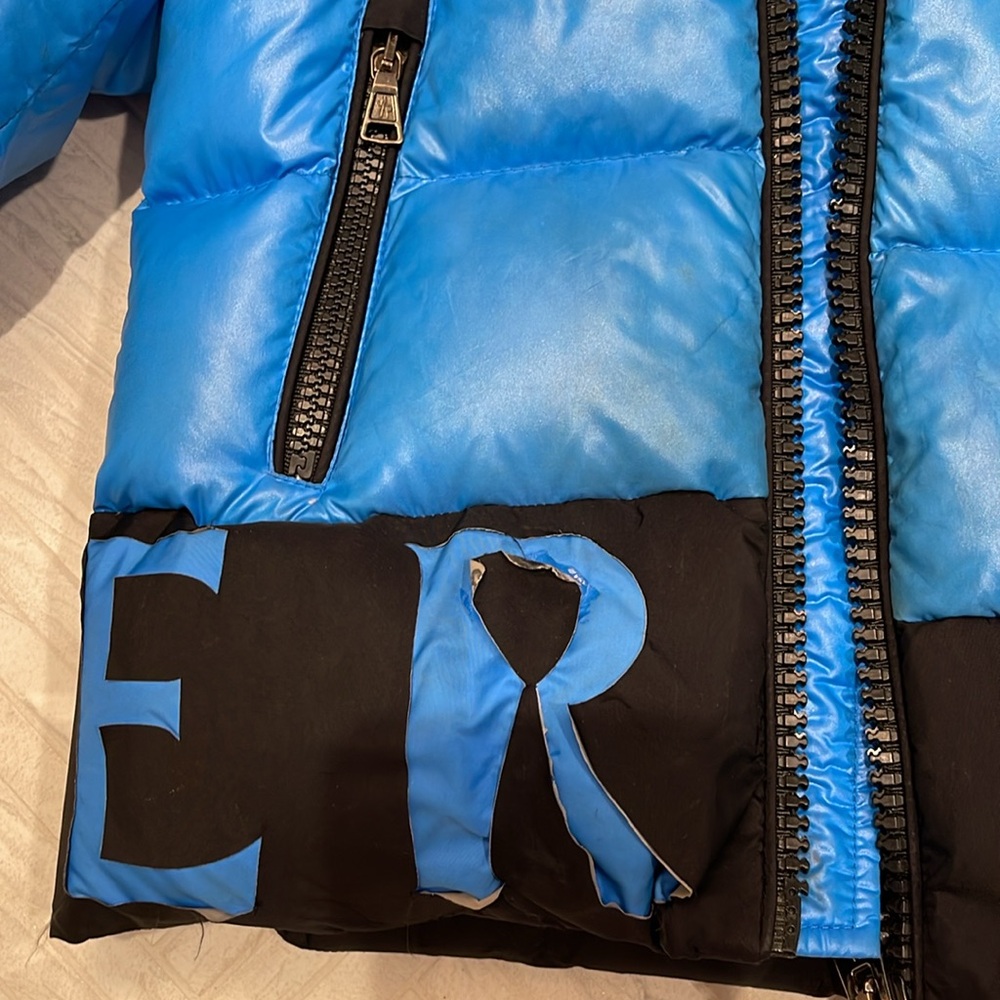 Moncler Blue Boys Puffer Jacket with hood, size 6 - Picture 4 of 11